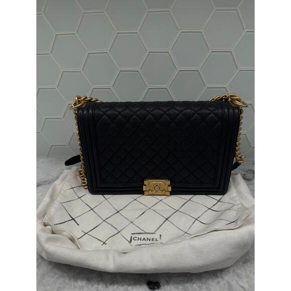AUTHENTIC Chanel Boy Bag.- Navy Quilted Large - Picture 9 of 13